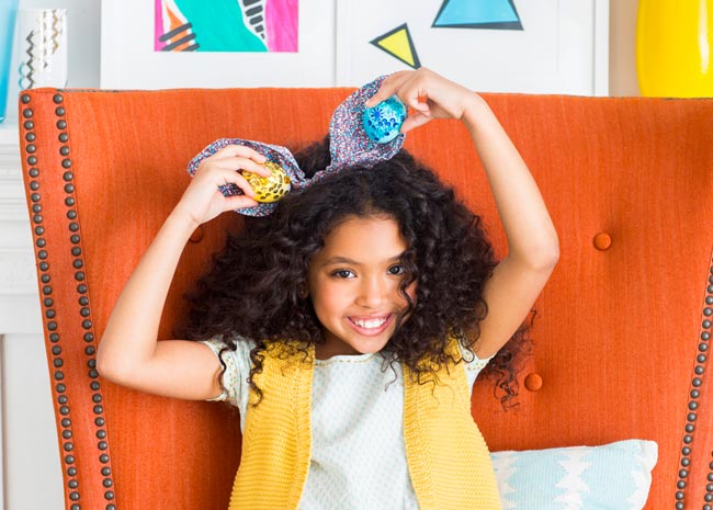 girl with eggs