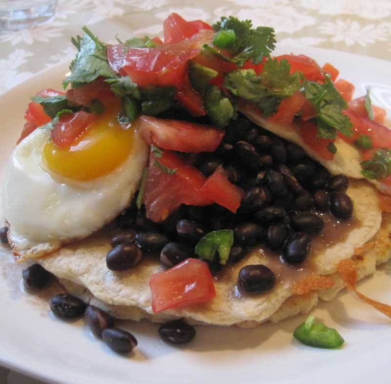 Schwarze Bohnen Huevos Rancheros