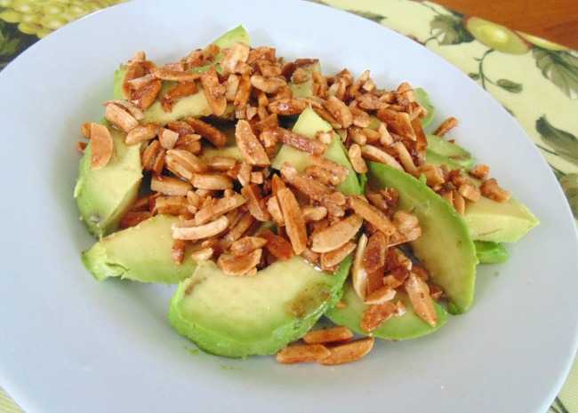 Avocados und Mandeln