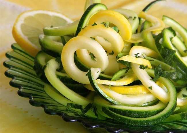 Zucchini-Minzsalat