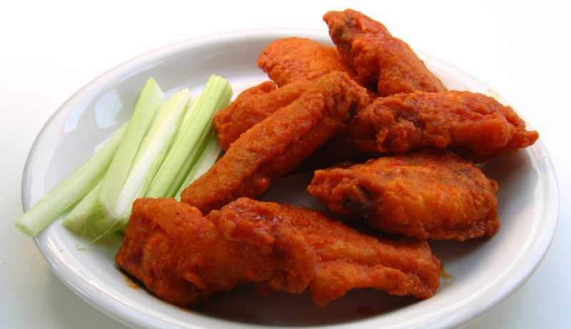 Profile Menu May 17, · Restaurant-Style Buffalo Chicken Wings. 4 lb fresh (not frozen) chicken wings 1 c flour 2 tsp salt 1 tsp pepper 1 tsp paprika vegetable oil 1 bottle wing sauce Ranch or bleu cheese dressing (for serving) Celery and carrot sticks (for serving) Heat your frying oil. If 5/5(1).