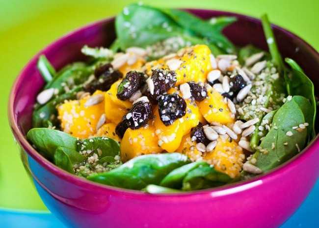 Insalata di spinaci e mango