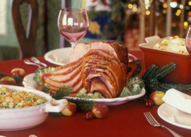 Christmas menu ideas ham From beef tenderloin to traditional ham, check out our favorite menus for Christmas dinner. Bring out your best when you host the big holiday meal. Bring out your best traditional Christmas dinner menu when you host the big holiday meal.