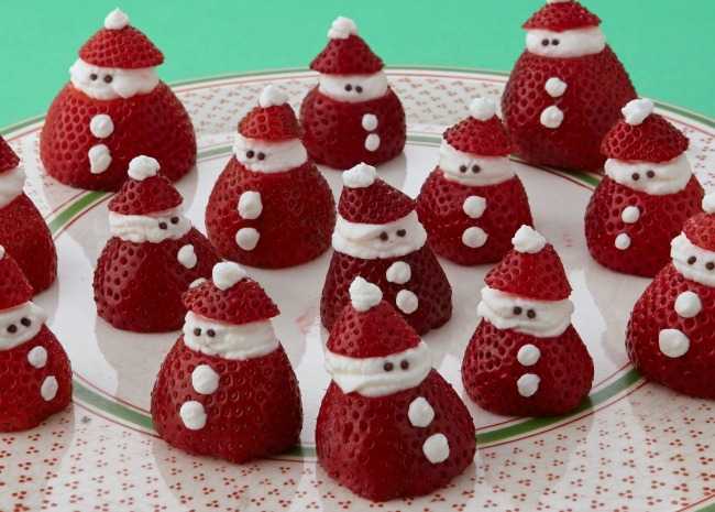 3 Mini Strawberry Santas 3 Mini Strawberry Santas